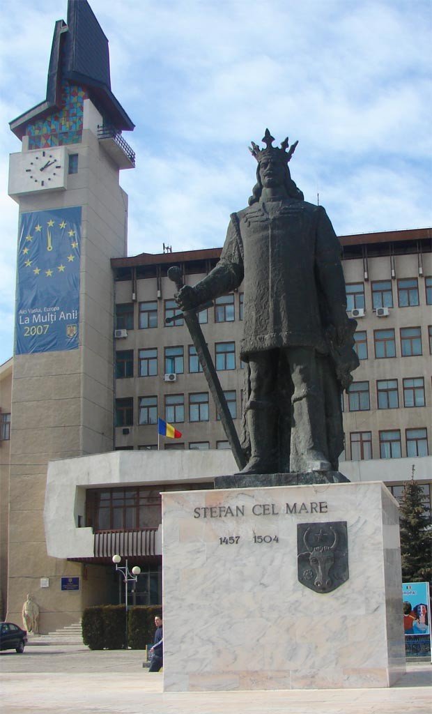 statuie_piata_civica_large