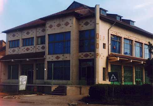 Magazinul universal din Trușești, peste drum de casa de copii